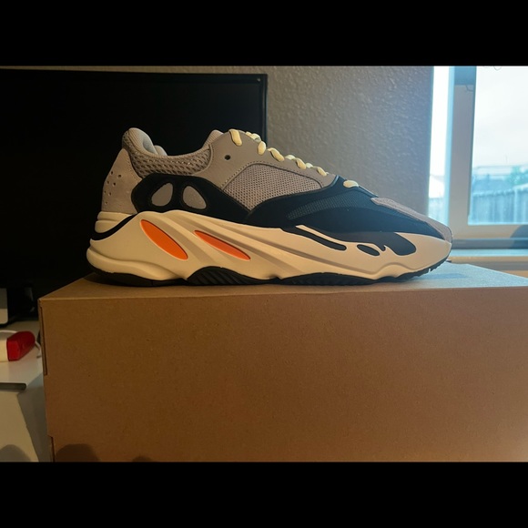 Yezzy Wave Runners 700